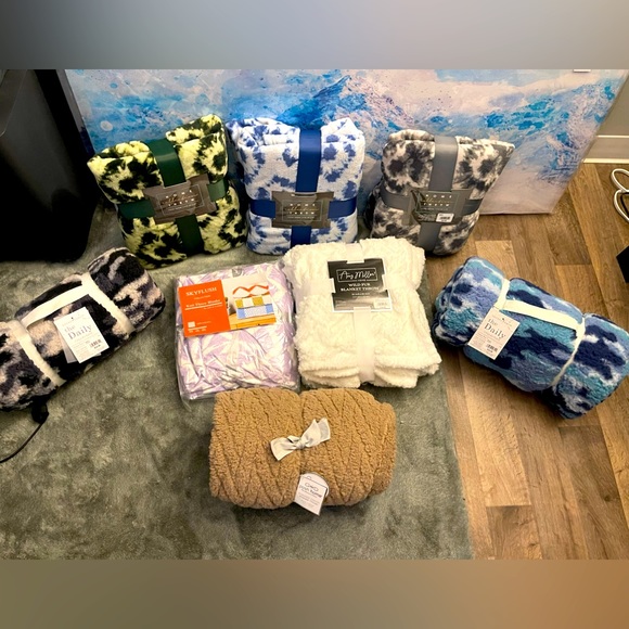 Sherpa and fleece throws!! - Picture 1 of 2